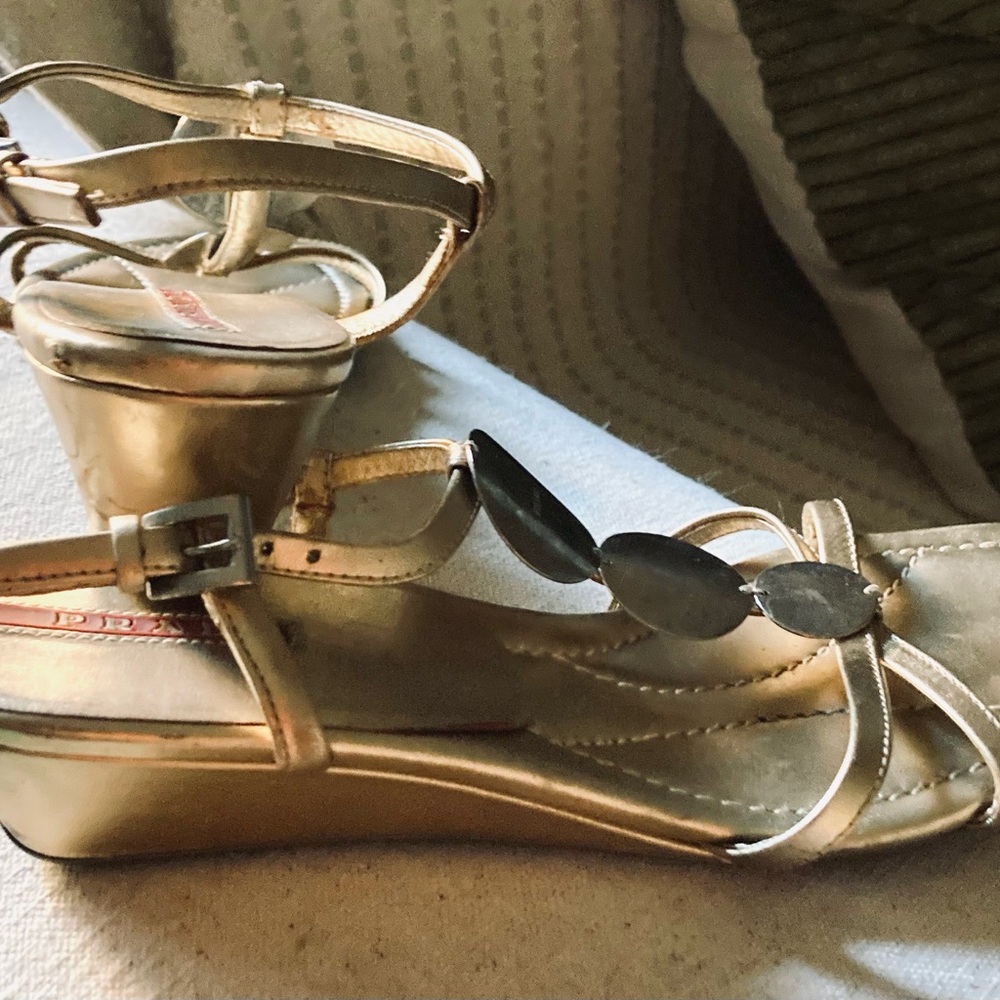 Vintage Prada Y2K Gold Metallic Disc Sandal Size 8 (see measurements)